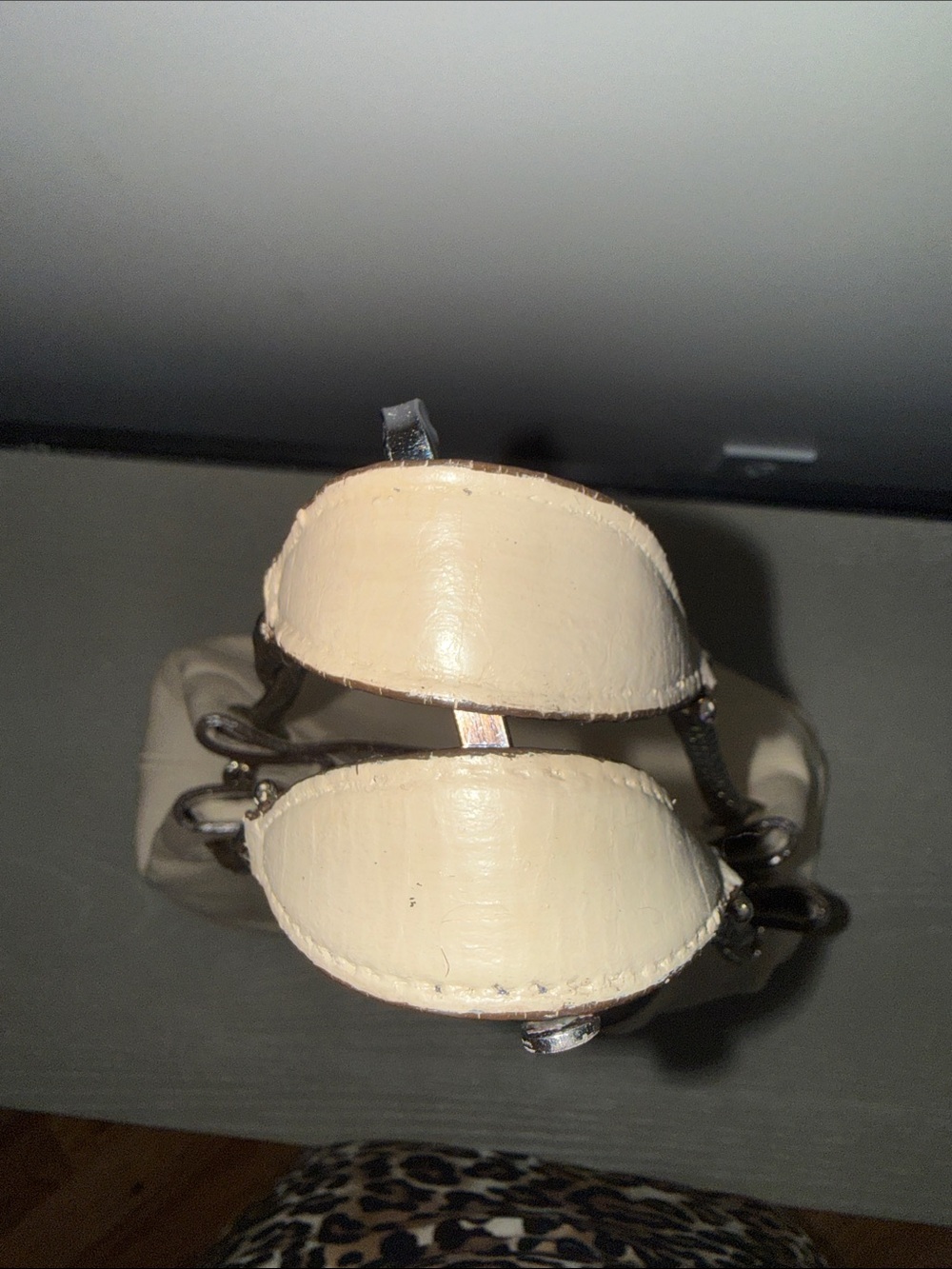 Gucci Soho Cream Leather Shoulder Tote with Tassel and Chain Straps - Picture 8 of 17